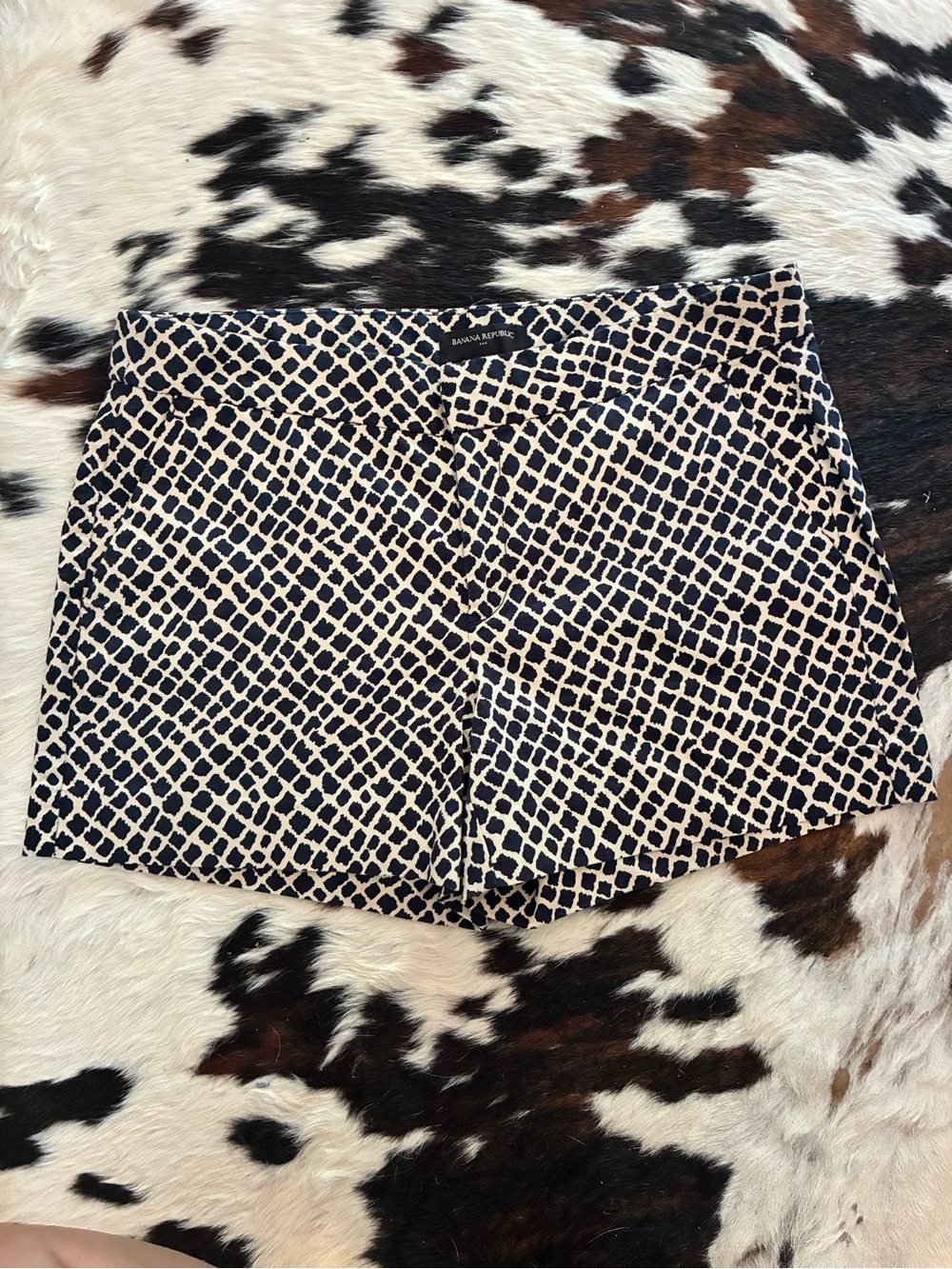 Banana Republic Navy & Cream Printed Women’s Shorts